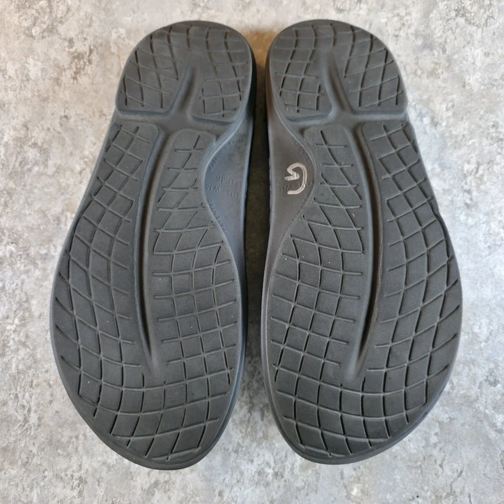 OOFOS Mens Size 13‎ Gray Sandals Slides Flip Flops Thong Beach